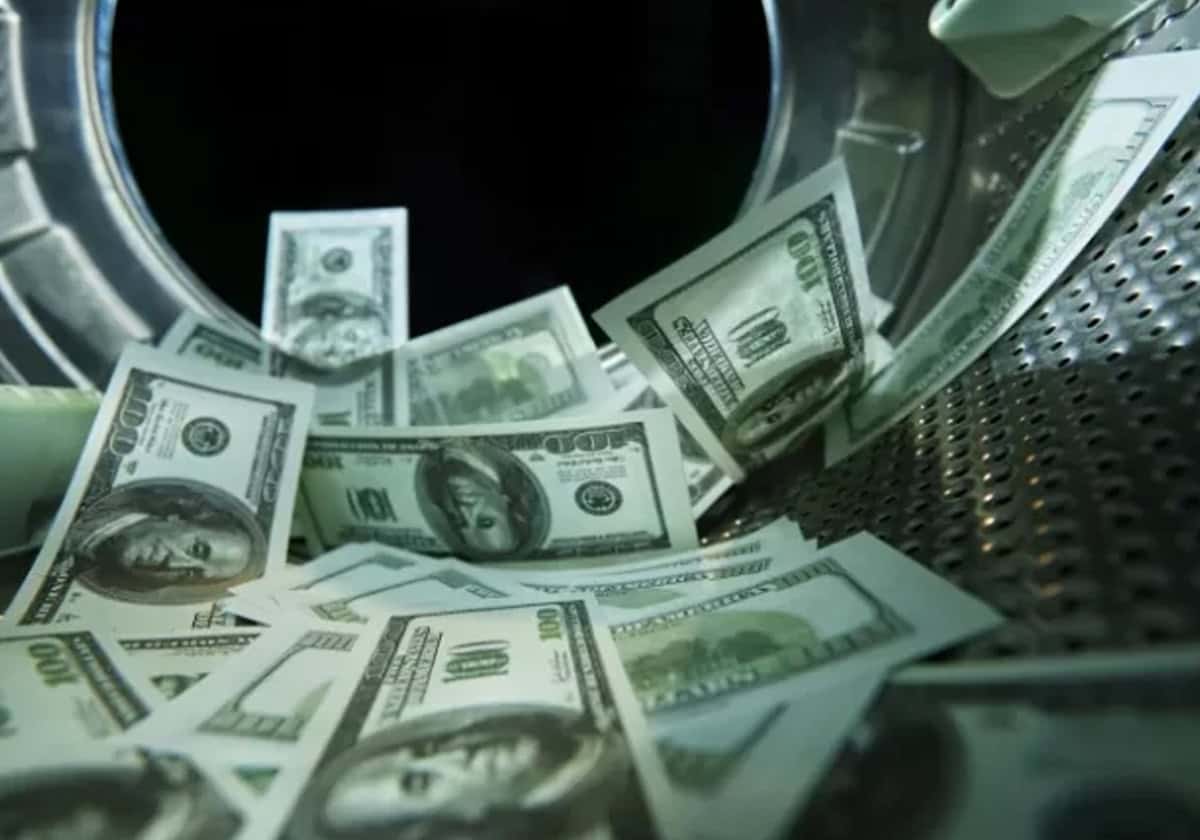 غسيل الأموال في الإمارات