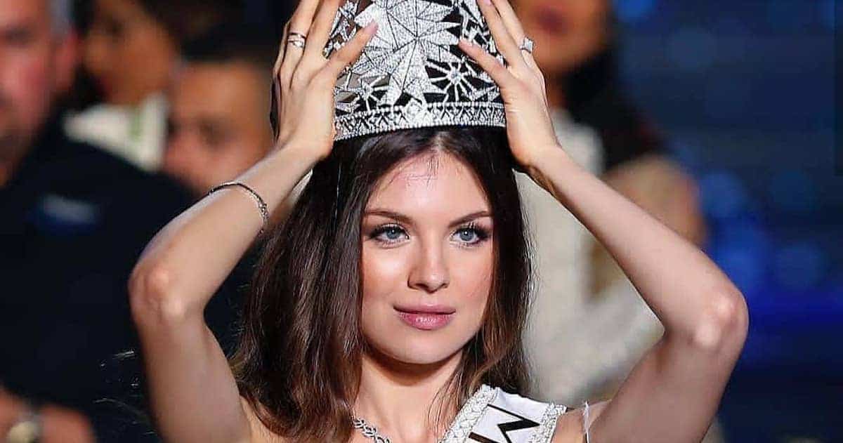 صورة ملكة جمال لبنان مايا رعيدي في الحمام تشعل مواقع التواصل! (شاهد) مايا رعيدي في الحمام