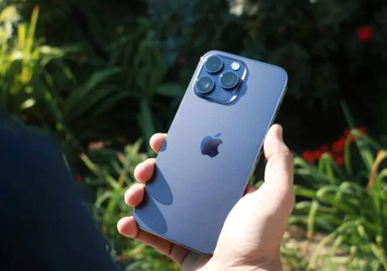 إنزال جوي لأجهزة iPhone 15s بطائرة هليكوبتر في أحد متاجر تركيا (فيديو)