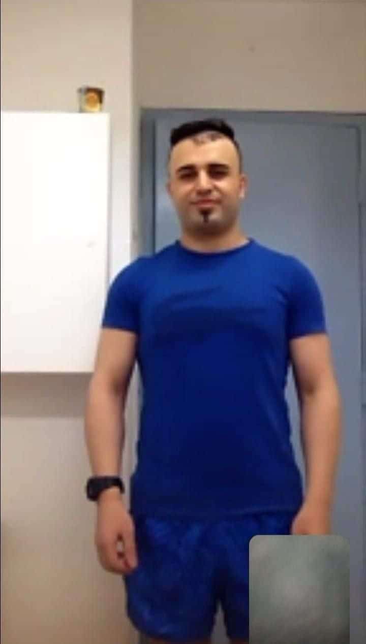 الأسير باسل عيايدة في السجن قبل تردي وضعه 