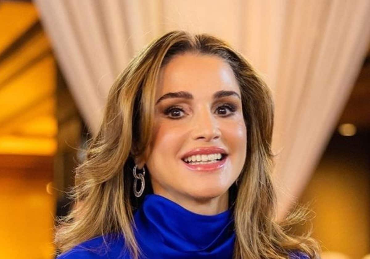 الملكة رانيا بالزي العسكري.. صورة تغزو مواقع التواصل وهذه الرتبة التي حملتها (شاهد) الملكة رانيا بالزي العسكري.. صورة تغزو مواقع التواصل وهذه الرتبة التي حملتها (شاهد)