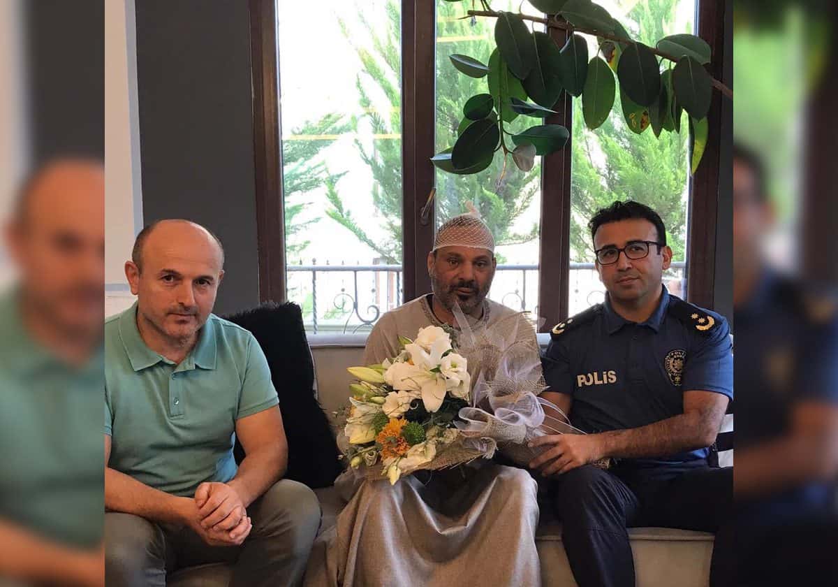 المواطن الكويتي ضحية اعتداء طرابزون في لقطة حديثة بعد خروجه من المستشفى