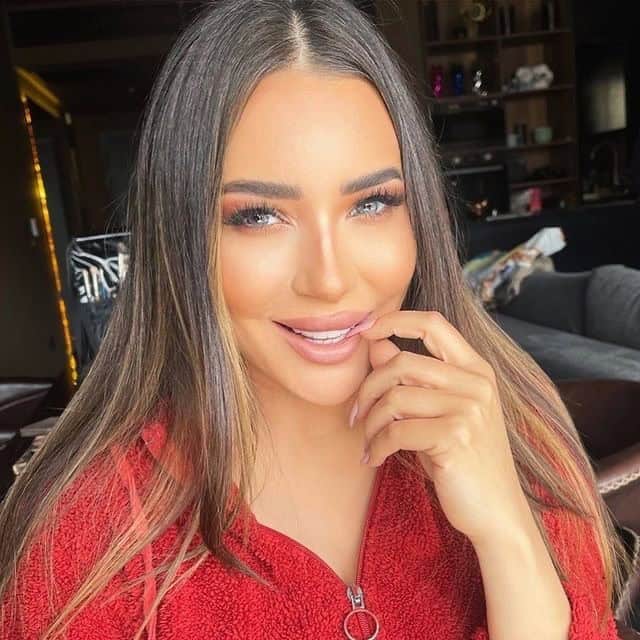 في أول ظهور بعد الإعتزال .. “ساندي” لجمهورها: “وحشتوني وأنا أسفة” | القصة الكاملة النجمة ساندي