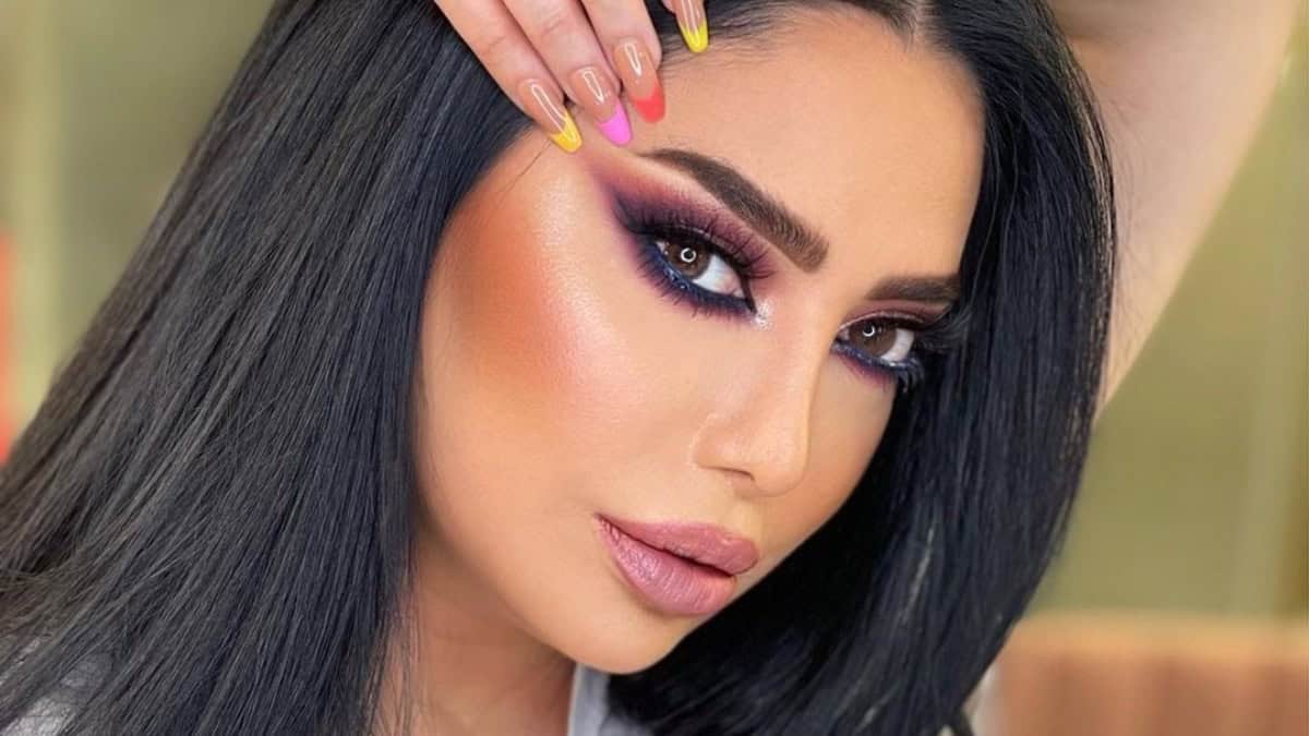 رنا الأبيض في إطلالة مثيرة برفقة ابنها “يوشع” والصقور في صحراء دبي (شاهد) رنا الأبيض في إطلالة مثيرة برفقة ابنها "يوشع" والصقور في صحراء دبي (شاهد)