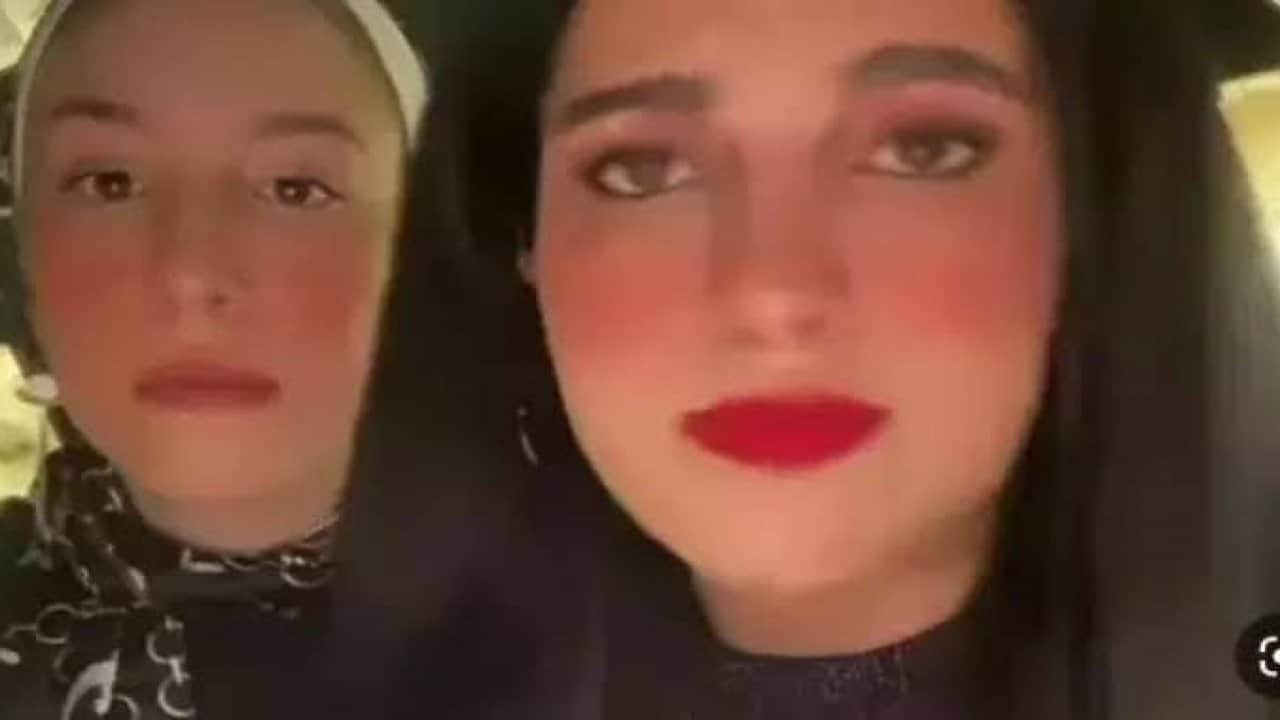 طرد فتيات من مطعم بسبب الحجاب