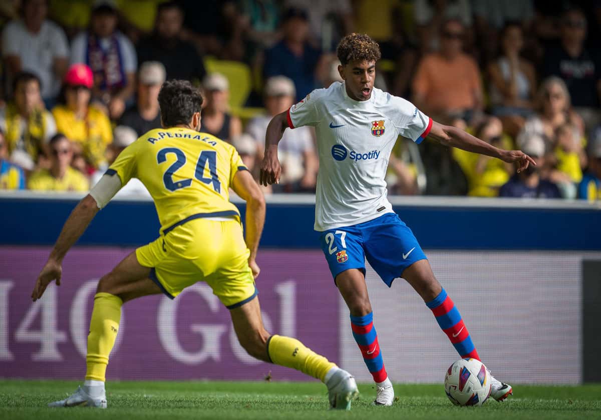 برشلونة يواجه أوساسونا في الجولة الرابعة من الدوري الإسباني على ستاد السادار النجم المغربي لامين يامال