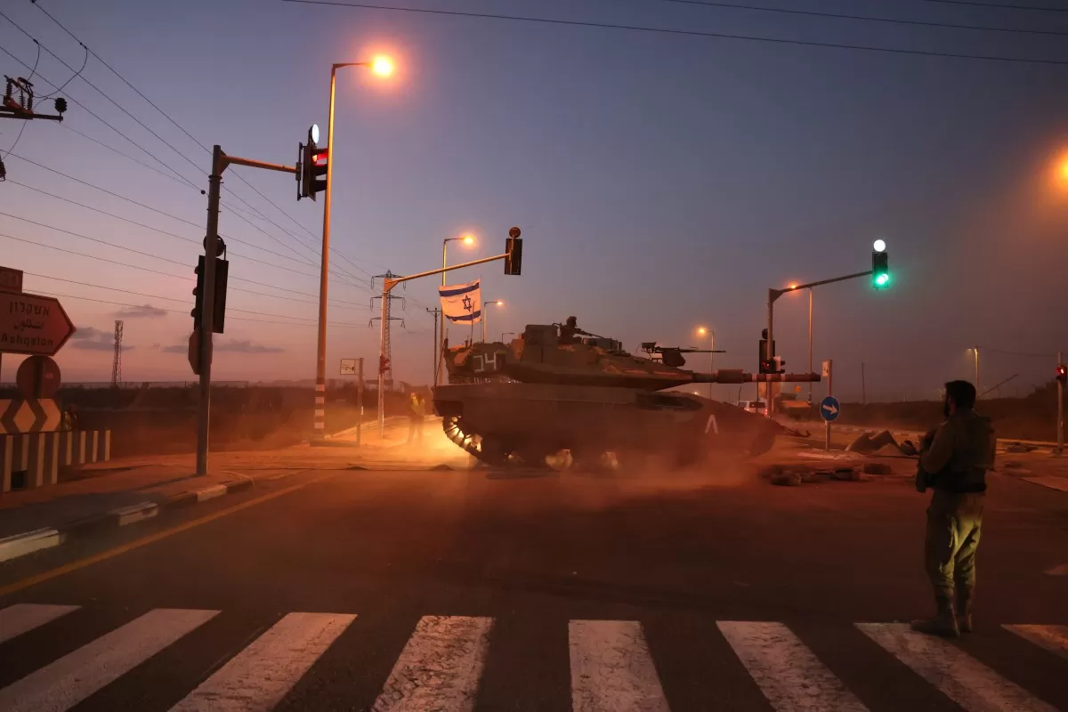 اجتياح بري محتمل لقطاع غزة