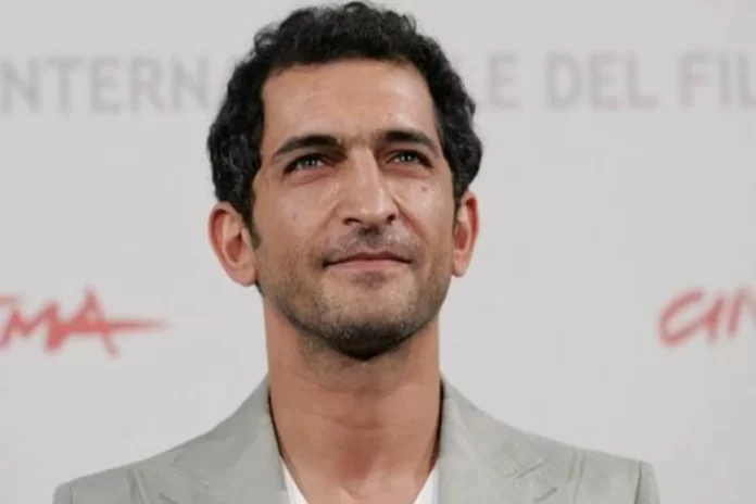 في سياق المنافسة المشتعلة في انتخابات الرئاسة المصرية وسباق التوكيلات، دعا الممثل المصري المعارض "عمرو واكد"، إلى دعم المرشح الرئاسي المحتمل "أحمد الطنطاوي" وإجراء التوكيلات لترشيحه لمن يقيمون خارج مصر.