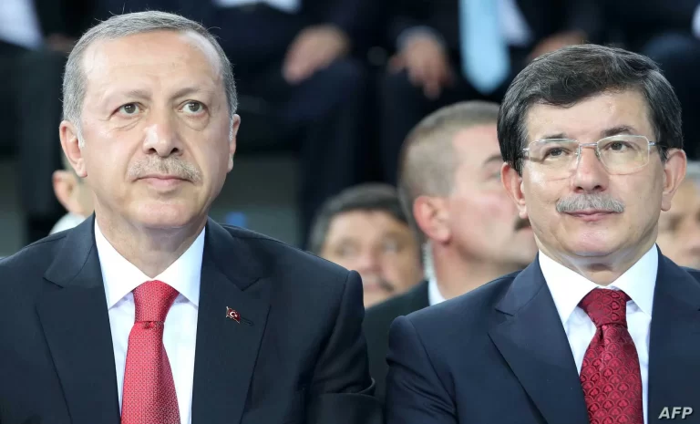 داود أوغلو يعاتب أردوغان: “لا يمكن مساواة أي شبر من الأقصى بمليارات الدولارات” (فيديو) أحمد داوود أوغلو ورجب طيب أردوغان