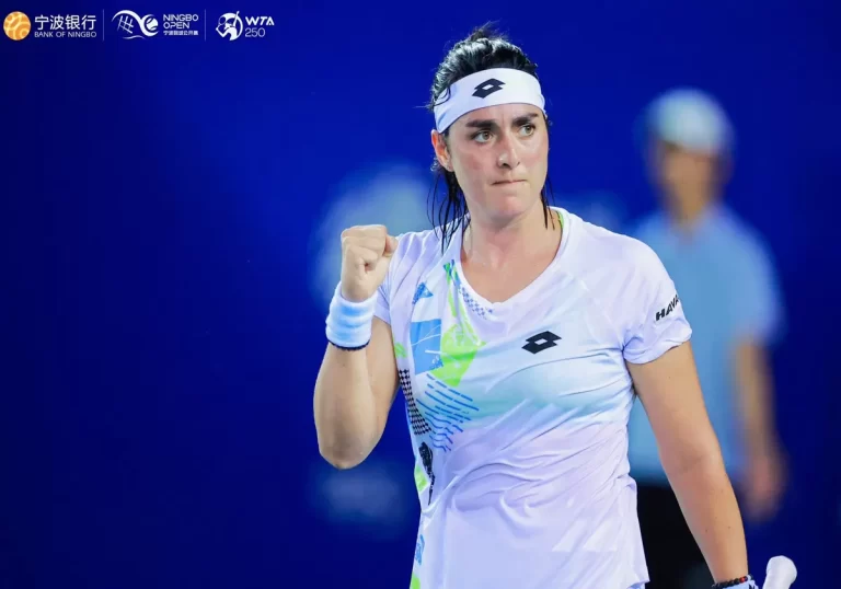 اللاعبة أنس جابر