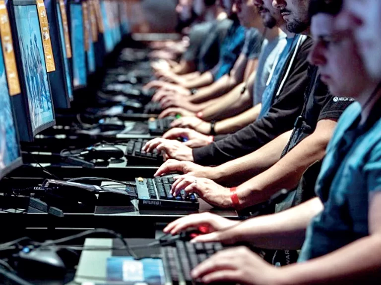 الذباب الإلكتروني العربي -صورة تعبيرية