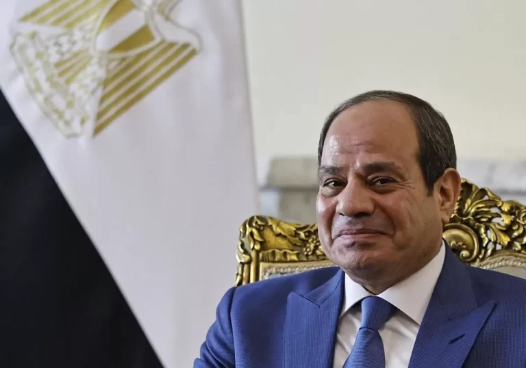 صحيفة ممولة من الإمارات تسخر من جمهورية "السيسي" الحديثة المنهكة اقتصاديا!