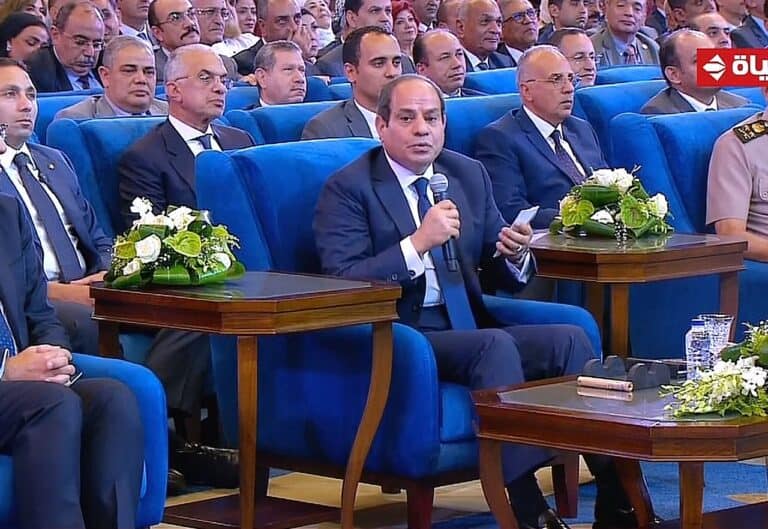 السيسي يدعو طلبة الجامعات الى التبرع بالدم لتحقيق الدخل