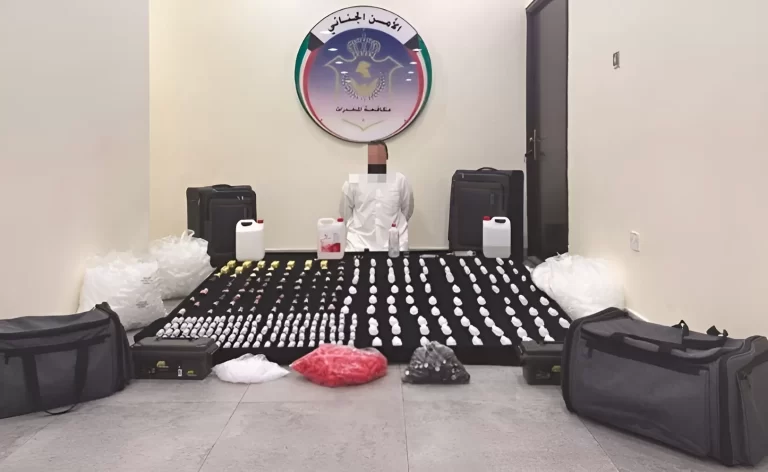 تاجر مخدرات كويتي يصدم المحكمة باعترافاته.. هكذا استغل مأساة "البدون" في البلاد!