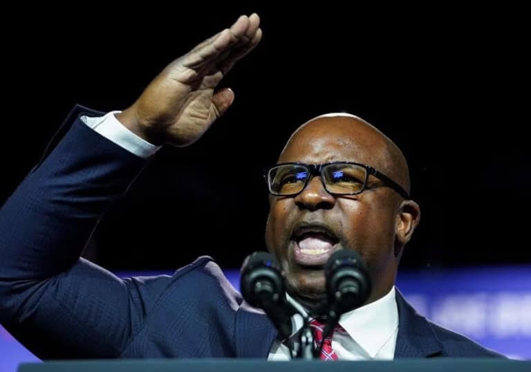 التحقيق مع نائب بالكونجرس الأمريكي بسبب تصرف صادم اصطادته الكاميرات التحقيق مع نائب بالكونغرس الأمريكي بسبب تصرف صادم اصطادته الكاميرات