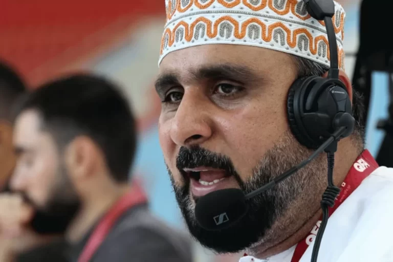 انتقد المعلق الرياضي العماني الشهير خليل البلوشي، تخاذل الموقف العربي تجاه فلسطين وانتقد اكتفاء حكام العرب بإصدار بيانات الشجب والإدانة كالعادة، دون أي تحرك حقيقي لنصرة الفلسطينيين الذين يخوضون معركة وجودية منذ بداية الأسبوع الجاري، ضمن عملية "طوفان الأقصى" التي أعلنتها حماس.