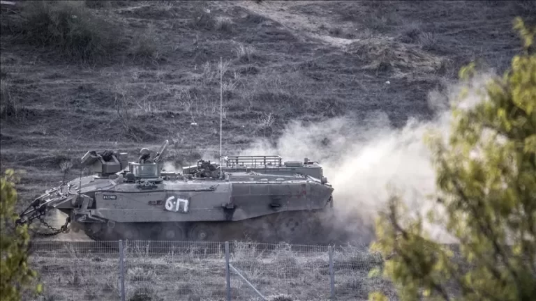 دبابة إسرائيلية على تخوم غزة