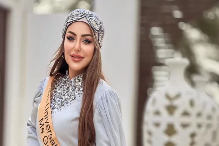 خطفت ملكة جمال الخليج العمانية "سارة أمبوسعيدية" الأنظار في لندن، وهي تحمل علم بلادها بإطلالتها الساحرة والأنيقة، وتتأهب للمشاركة في المسابقة العالمية لملكات الجمال "Mrs Universal Empire" بعد اختيارها ضمن 11 امرأة من حول العالم لتمثيل الخليج.