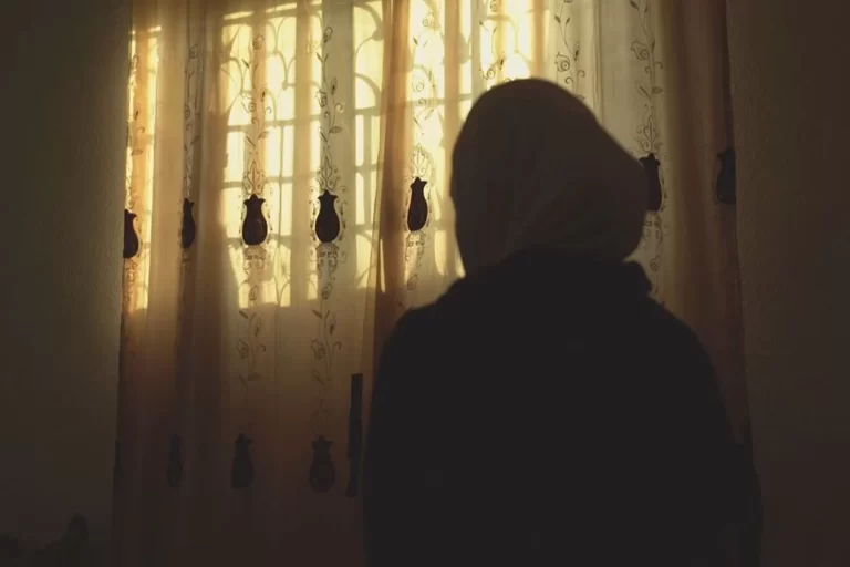 المعتقل السوري اختفى شأنه شأن مئات الألوف من السوريين إلى أن عثرت ابنته على صورته ضمن صور ضحايا التعذيب التي سربها "قيصر" منذ سنوات