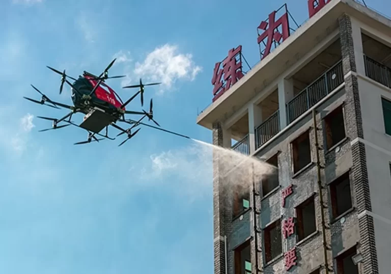 طريقة صينية مبتكرة تخمد حريقا مروعا في توقيت قياسي (فيديو)