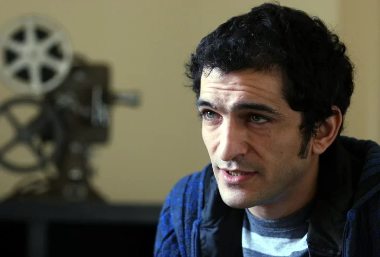 شاهد ما فعله عمرو واكد لدعم أحمد الطنطاوي من فرنسا (فيديو)