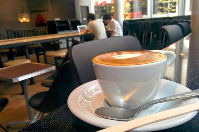 أمريكي شك في قهوة زوجته وحين وضع كاميرا مراقبة صدم بما اكتشفه! فيديو