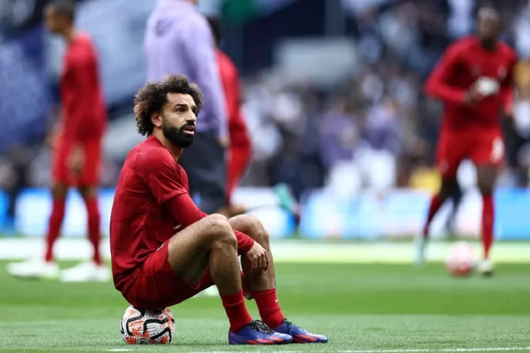 مذيع الجزيرة أيمن عزام: “رباط جزمة بنزيما أفضل عندي من كل أهداف محمد صلاح” محمد صلاح