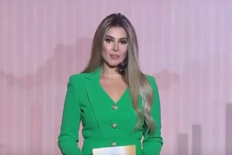 "مذيعة السامسونج" تعود للواجهة وتحرج السيسي على الهواء (فيديو)