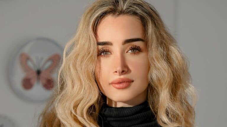 هنا الزاهد تصبح "أهلاوية" رغماً عنها وتعترف: "شهر العسل أوحش حاجة" (فيديو)