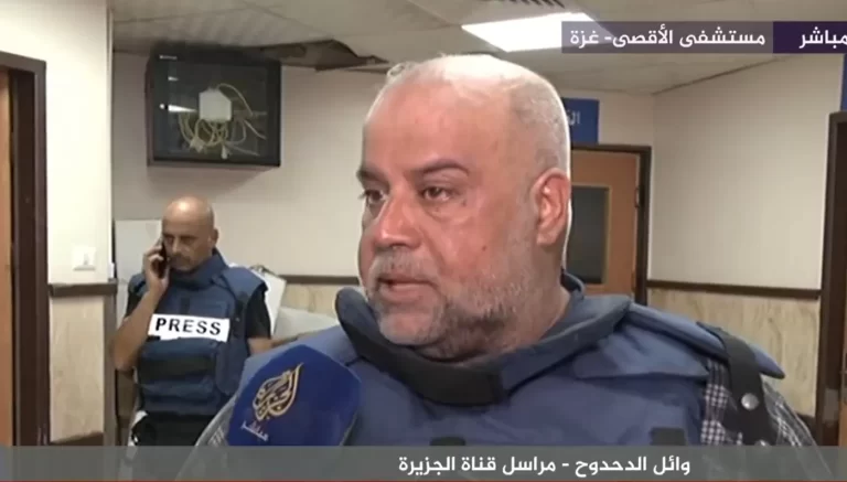 وائل الدحدوح صابرا ثابتا ومحتسبا.. شاهد ما فعله بعد استشهاد زوجته وابنه وابنته وائل الدحدوح