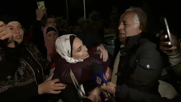 الإفراج عن الأسيرات الفلسطينيات