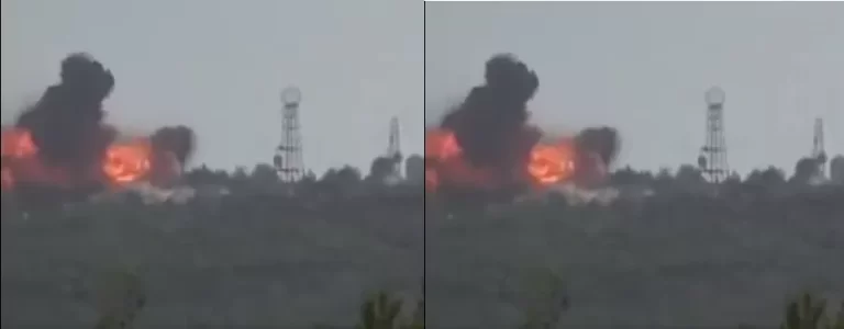 اندلاع النيران بعد سقوط صارورخين من طراز بركان على موقع جل العلام في القطاع الغربي