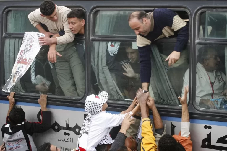 صفقات تبادل الأسرى