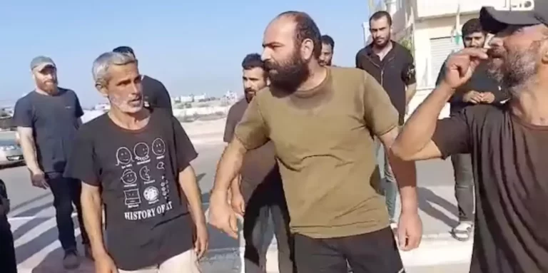 عمال فلسطينيون يروون تفاصيل تعرضهم لتعذيب “لا يتخيله بشر” على يد إسرائيل قبل إعادتهم لغزة عمال فلسطينيون يتحدثون عن ظروف احتجازهم والتعذيب عند وصولهم إلى غزة