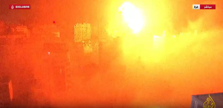 قصف قريب من وائل الدحدوح