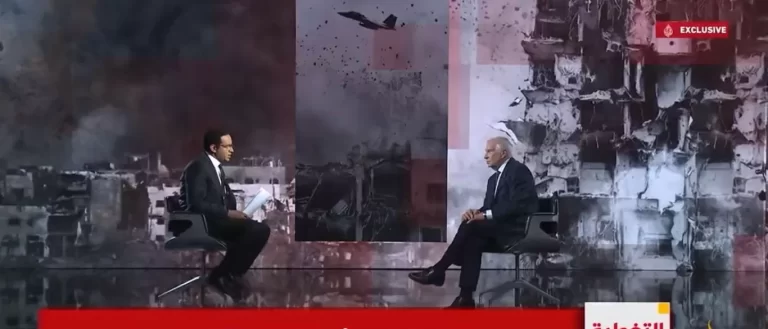 مذيع الجزيرة عثمان آي فرح ومسؤول السياسة الخارجية والأمن في الاتحاد الأوروبي جوزيب بوريل