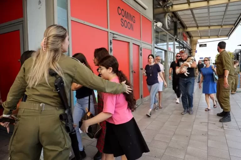 مستوطنون يدخلون ملجأ في مدينة أسدود