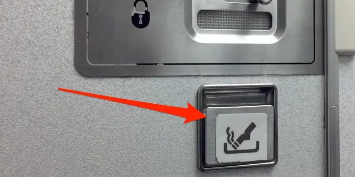 مطافئ السجائر في المرحاض