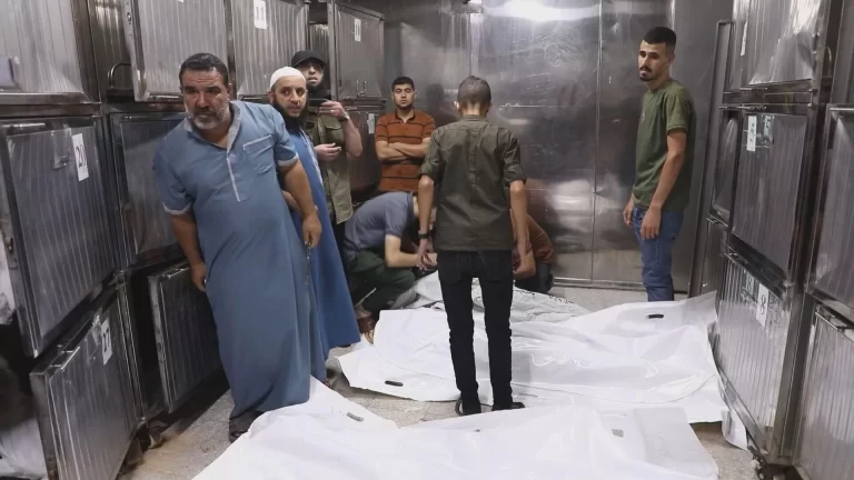 تكدس الشهداء والجرحى في مستشفى المعمداني