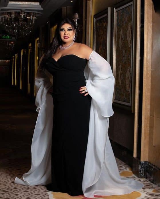 فيفي عبده تودع عام 2023 بإطلالة كلاسيكية مثيرة