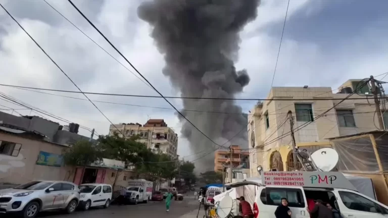 قصف محيط المستشفى الكويتي في رفح