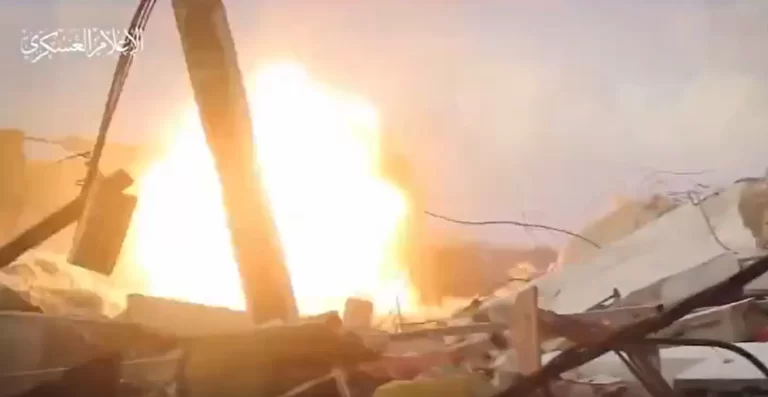 من يسيطر على شمال غزة؟.. القسام ترد عمليا بمشاهد سحق جنود الاحتلال استهداف جنود الاحتلال في غزة