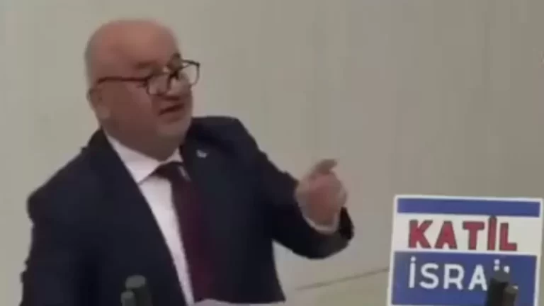 نائب تركي يصاب بنوبة قلبية أثناء حديثه عن حرب غزة