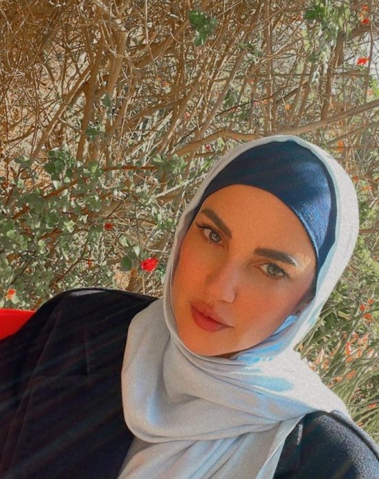 الفنانة درة بالحجاب