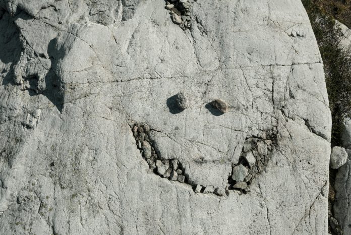 ماذا تعرفون عن ظاهرة الباريدوليا؟ ولماذا نرى الوجوه البشرية في الأجسام الجامدة؟