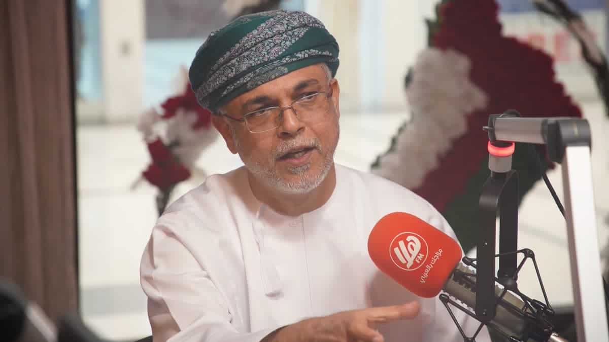 أكاديمي عماني: هناك من يحاول أن تظل عمان “الرجل المريض”.. وهذا ما قاله عن قطر (فيديو) الدكتور "أنور الرواس" يقول إن هناك "من يحاول قدر استطاعته أن تظل سلطنة عمان هي الرجل المريض