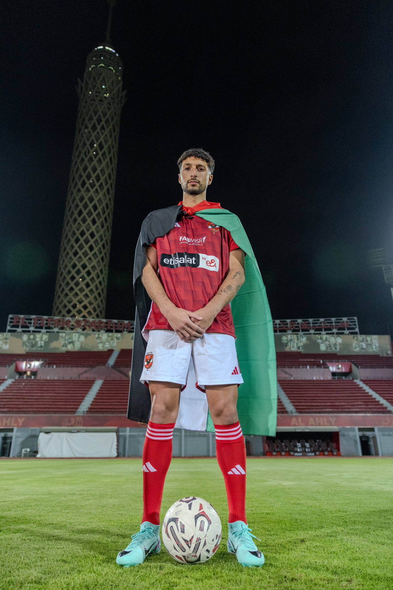 وسام أبو علي لاعب الأهلي المصري