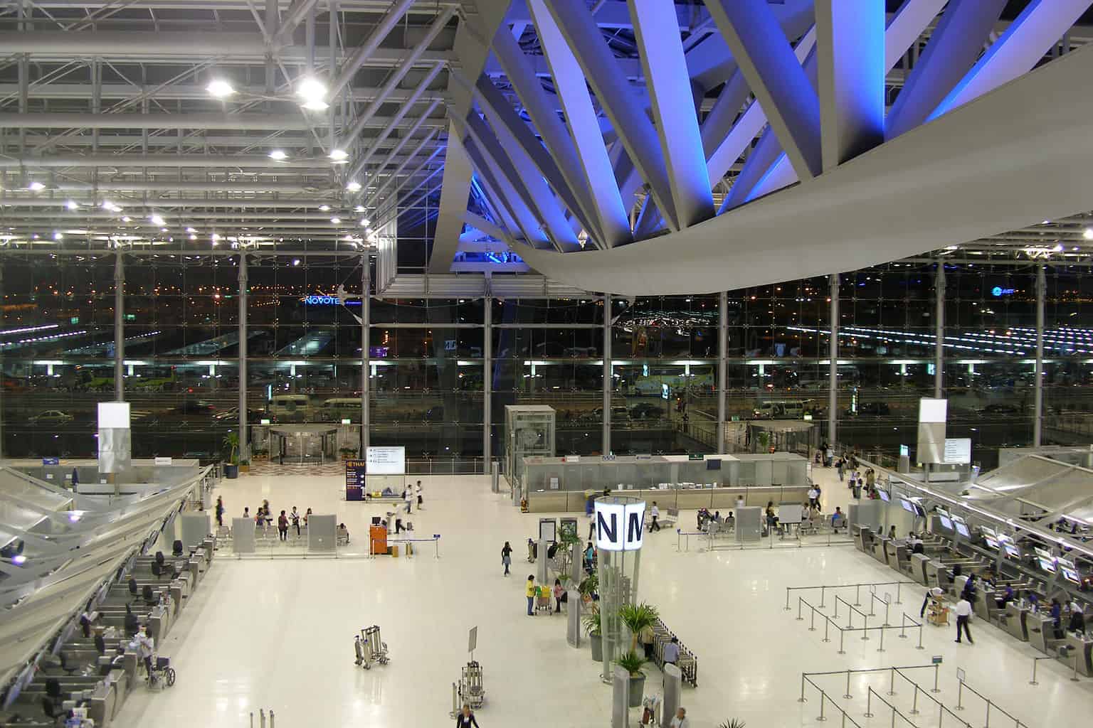 مطار سوفارنابومي الدولي