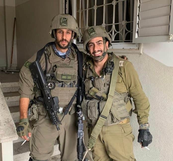 الممثل الإسرائيلي عيدان عميدي -نجم مسلسل فوضى- يساراً