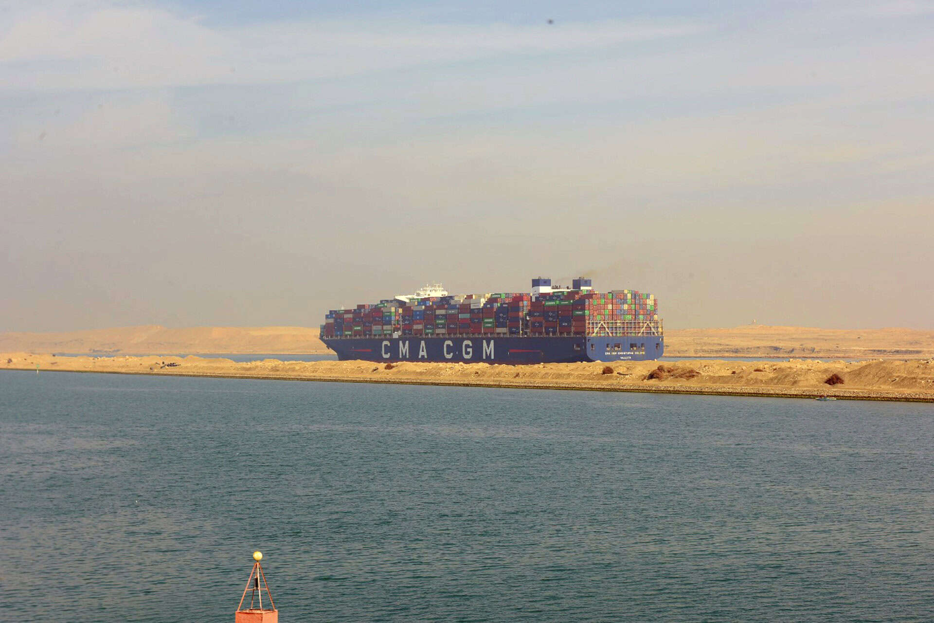 عجز عن سداد الديون أو اللجوء لقرض جديد.. أحداث البحر الأحمر تحاصر الاقتصاد المصري هجمات الحوثيين على السفن